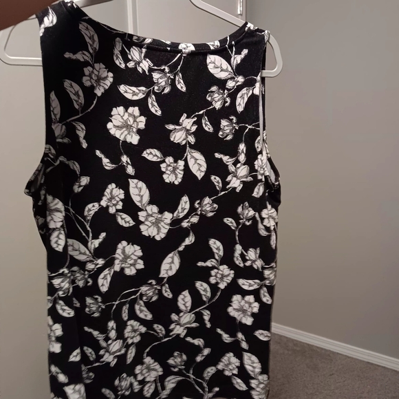 Chico's Black Floral Sleeveless Tank Top - Picture 4 of 12
